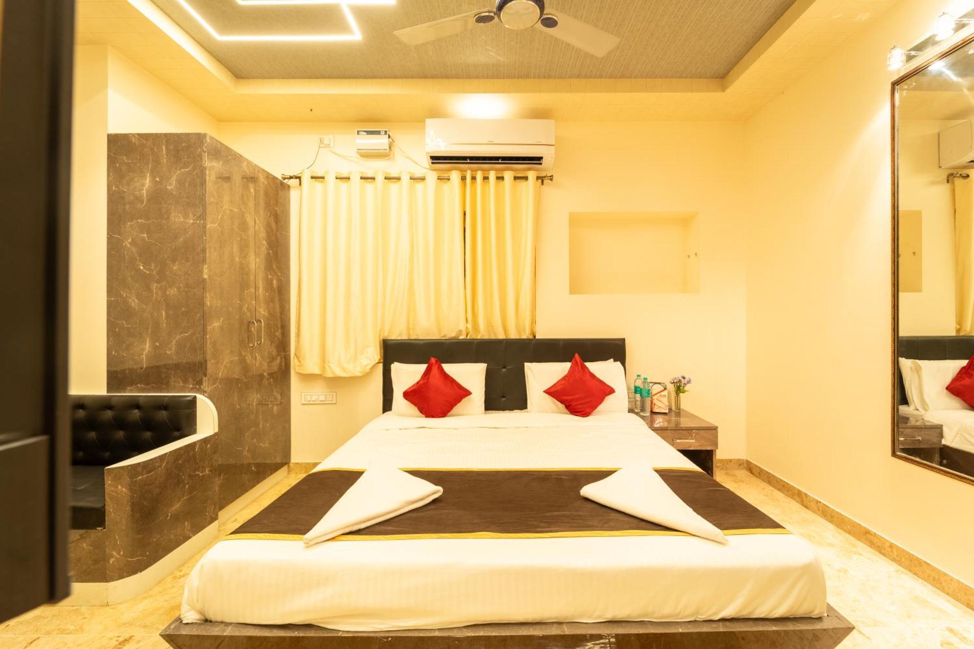 Seasons Suites - Hbr Bangalore Room photo