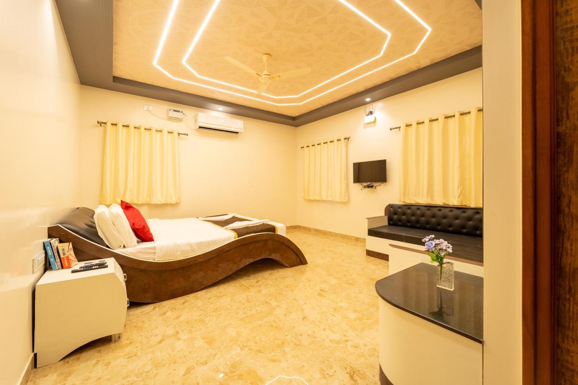 Seasons Suites - Hbr Bangalore Room photo